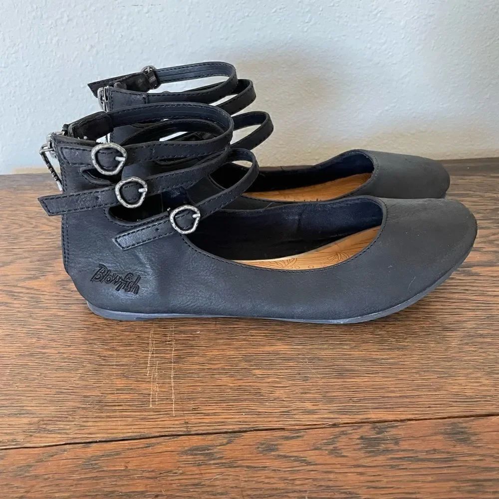 Blowfish Closed Toe Strappy Sandals Size 3 EUC
